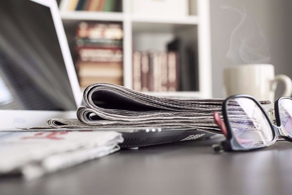 將要整列的零件隨意放到整列機(jī)治具板，然后加以各 01